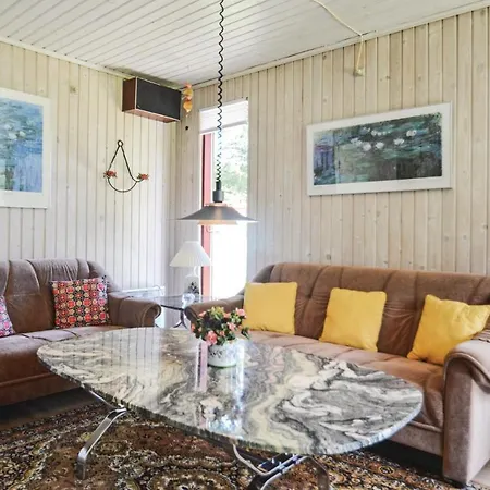 Three-bedroom Holiday In Idestrup