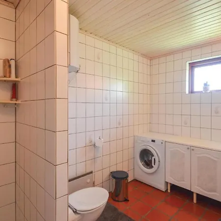 Three-bedroom Holiday In Idestrup 別荘